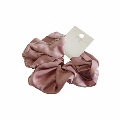 Alpha 55 Chouchou satin contour strass – Chic et brillant