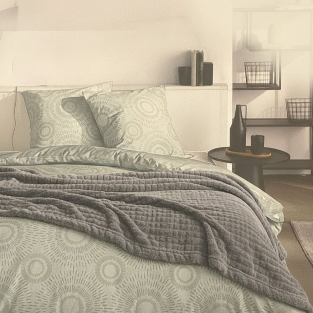 Alpha 55 Pack parure avec 2 taies + plaid gris – Douceur et élégance