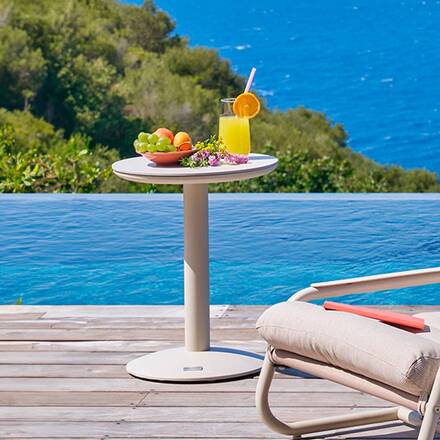 Alpha 55 Table d'appoint en métal Soletia argile 40 × 40 × 50 cm