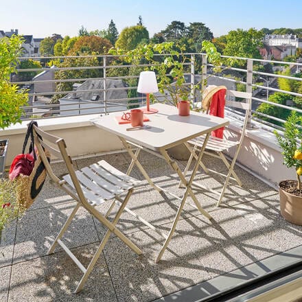 Alpha 55 Table pliante carrée en métal Greensboro argile 70 × 70 cm – 2 places