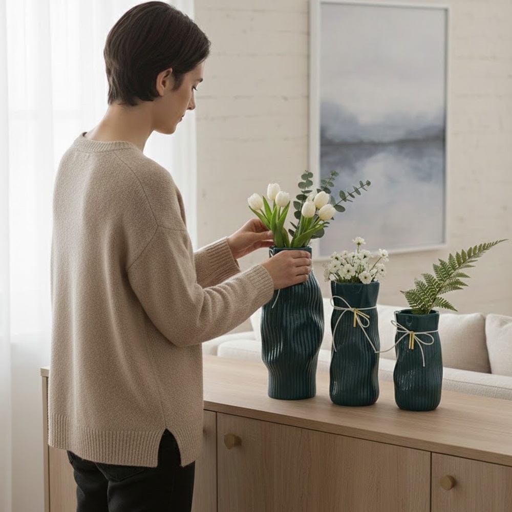 Alpha 55 Vase en céramique difforme rayé avec cordon décoratif