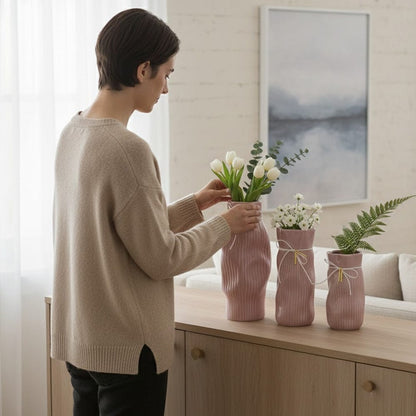 Alpha 55 Vase en céramique difforme rayé avec cordon décoratif