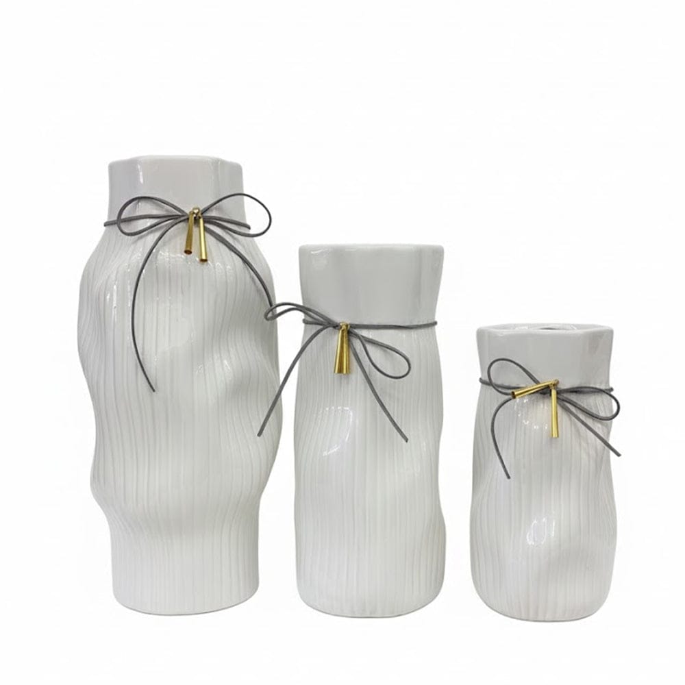 Alpha 55 Vase en céramique difforme rayé avec cordon décoratif