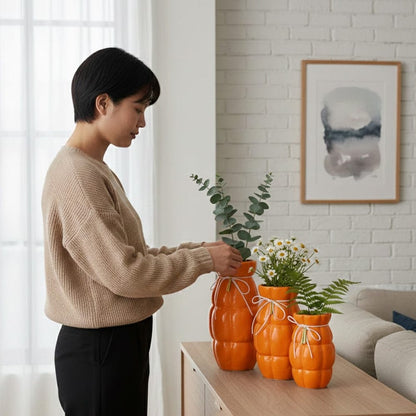 Alpha 55 Vase en céramique difforme rayé avec cordon décoratif