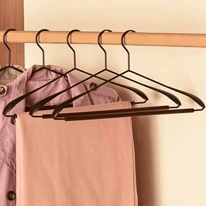 Alpha55 Cintre en métal & bois pour costume – Élégance et robustesse